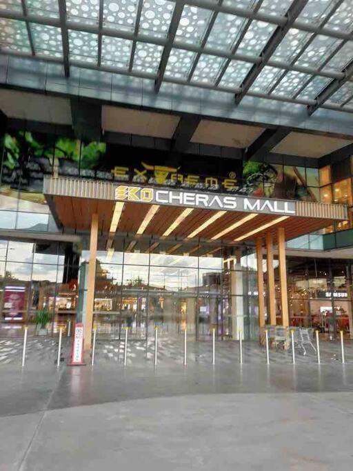 2Br 8Pax Swingduplexekocherasmall—Infinitypool Mrt Kuala Lumpur Luaran gambar